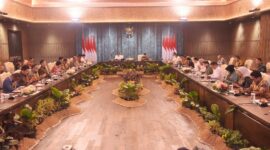 Presiden Jokowi dan Wakil Presiden Ma’ruf Amin memimpin Sidang Kabinet Paripurna di Istana Garuda, Ibu Kota Nusantara, Kalimantan Timur, Senin (12/8/2024). (Foto: Humas Setkab/Rahmat)