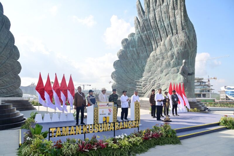 Presiden Jokowi meresmikan Taman Kusuma Bangsa yang terletak di kawasan IKN, Senin (12/8/2024). (Foto: BPMI Setpres/ Muchlis Jr)