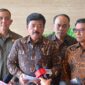 Menko Polhukam Hadi Tjahjanto memberikan keterangan pers terkait daftar penerima tanda jasa dan tanda kehormatan yang akan disematkan oleh Presiden Joko Widodo, Senin (12/8/2024).