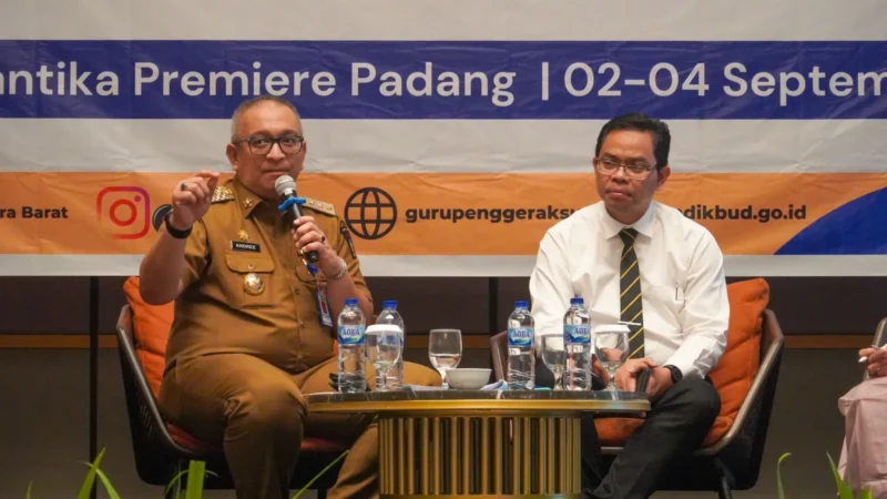 Pj Wali Kota Padang Andree Algamar menjadi narasumber dalam Rakor Konsorsium Pendidikan Daerah Provinsi Sumbar di Hotel Santika Premiere Padang, Senin (2/9/2024). (Foto: Prokopim Padang)