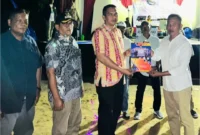 Camat Lubeg Andi Amir mengukuhkan Satgas Anti Tawuran dan Kekerasan Kelurahan Batuang Taba Nan XX, Sabtu (7/9/2024) malam. 