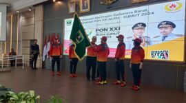 Gubernur Sumbar, Mahyeldi Ansharullah  melepas kontingen PON Sumbar di Auditorium Gubernur Sumbar Minggu (1/9/2024). (Foto: Humas KONI Sumbar)