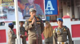 Kepala Satpol PP Padang, Chandra Eka Putra memimpin apel pagi, Senin (2/9/2024). (Foto: Humas Satpol PP Padang)