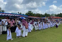 Ratusan anak usia dini dari RA dan TK Islam Bakti se-Kabupaten Pasbar dan Pasaman mengikuti kegiatan manasik haji di Lapangan Bola Lingkuang Aua Jambak, Kamis (5/9/2024). (Foto: Diskominfo Pasbar)