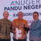 Pj Wali Kota Padang Andree Algamar menerima penghargaan APN 2024 di Grand Ballroom Hotel Aryaduta Menteng, Jakarta, Kamis (5/9/2024). (Foto: Diskominfo Padang)