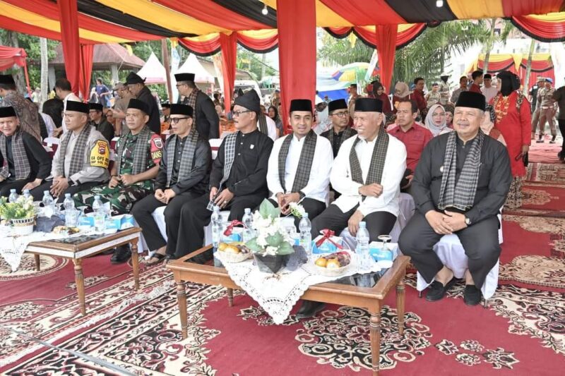 Gubernur Sumbar Mahyeldi Ansharullah menutup gelaran event Rang Solok Baralek Gadang (RSBG). (Foto: Pemprov Sumbar)