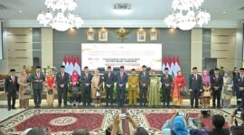 Gubernur Sumbar Mahyeldi bersama para Pjs kepala daerah kabupaten/kota usai pengukuhan. (Foto: Pemprov Sumbar)