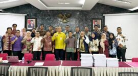 Kemendagri memberikan apresiasi terhadap kinerja Penjabat (Pj) Wali Kota Pariaman, Roberia dalam evaluasi triwulan IV. (Foto: Pemko Pariaman)
