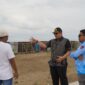 Pj Wali Kota Padang Andree Algamar meninjau Pembangunan Padang Skatepark yang berlokasi di di Kawasan Pantai Muaro Lasak, Pantai Padang. (Foto: Prokopim Padang)
