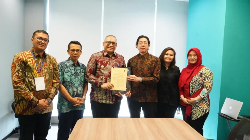 Pj Wali Kota Padang Andree Algamar usai penandatanganan MoU di Kantor Ruang Guru, Jakarta, Selasa (10/9/2024). (Foto: Prokopim Padang)