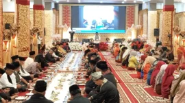 Pj Sekdako Padanmemberikan sambutan saat acara makan bajamba FABN di Gedung Youth Center Padang, Kamis (9/5/2024). 