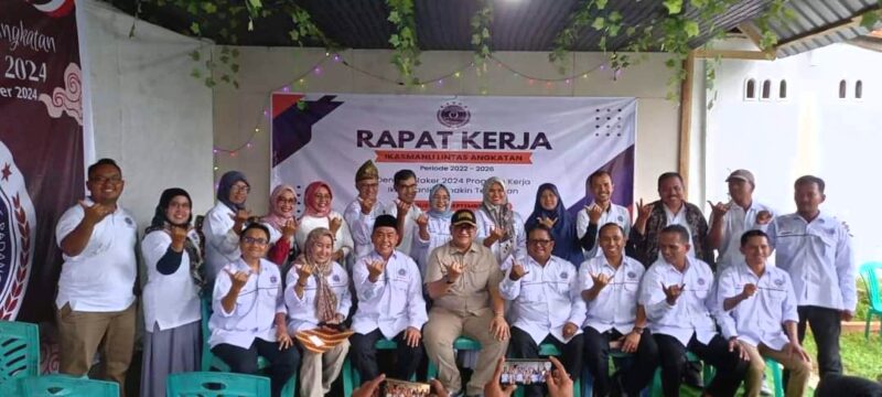 Pj Wali Kota Padang Andree Algamar menghadiri Raker (IKASMANLI) Padang di Vila Teratai Jaya, Aia Dingin, Lubuk Minturun, Padang. (Foto: Diskominfo Padang)