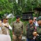 Kunjungan lapangan ke lokasi rencana pemasangan MHEWS di Lumbung Bapereng, Nagari Rao-Rao, pada Minggu (29/9/2024). (Foto: Prokopim Tanah Datar)