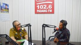 Pj Wali Kota Padang Andree Algamar saat Dialog Khusus bersama Padang FM, Selasa (2/9/2024). (Foto: Prokopim Padang)