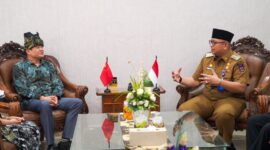 Pj Wali Kota Padang Andree Algamar menerima Konjen Tiongkok di Medan Mr. Zhang Min, di Rumah Dinas Wali Kota Padang, Senin (2/9/2024). (Foto: Prokopim Padang)