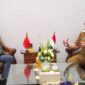Pj Wali Kota Padang Andree Algamar menerima Konjen Tiongkok di Medan Mr. Zhang Min, di Rumah Dinas Wali Kota Padang, Senin (2/9/2024). (Foto: Prokopim Padang)
