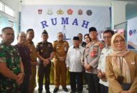 Pj Wali Kota Padang, Andree Algamar meresmikan Rumah Restorative Justice di Kecamatan Koto Tangah, Selasa (3/9/2024). (Foto: Prokopim Padang)
