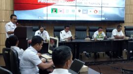 Asisten I Setdako Padang Edi Hasymi memberikan sambutan sekaligus membuka acara sosialisasi. 