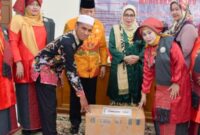 DPW (BK-IKM DKI Jakarta  menyalurkan bantuan bagi korban bencana banjir lahar dingin di Kabupaten Agam. (Foto: AMC)