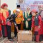 DPW (BK-IKM DKI Jakarta  menyalurkan bantuan bagi korban bencana banjir lahar dingin di Kabupaten Agam. (Foto: AMC)