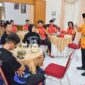 Bupati Agam Andri Warman melepas atlet Agam untuk berlaga di PON Sumut-Aceh. (Foto: AMC)