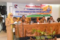 Asisten Administrasi Umum Pemko Padang, Corri Saidan membuka Bimtek SIPD RI di Kawana Hotel, Padang. (Foto: Prokopim Padang)