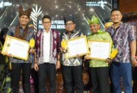 Pj Sekdako Padang Yosefriawan menerima penghargaan APPI 2024.  (Foto: Prokopim Padang)