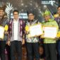 Pj Sekdako Padang Yosefriawan menerima penghargaan APPI 2024.  (Foto: Prokopim Padang)