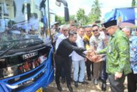 Penjabat (Pj) Wali Kota Padang, Andree Algamar meresmikan pengoperasian Trans Padang Koridor 2 rute Pusat Kota-Bungtekab. (Foto: Prokopim Padang)