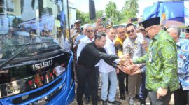 Penjabat (Pj) Wali Kota Padang, Andree Algamar meresmikan pengoperasian Trans Padang Koridor 2 rute Pusat Kota-Bungtekab. (Foto: Prokopim Padang)