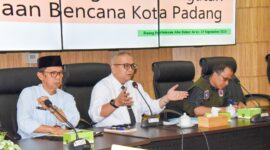 Penjabat (Pj) Wali Kota Padang, Andree Algamar memimpin rapat persiapan HKB Kota Padang di Aula Abu Bakar Jaar, Balai Kota Padang, Aie Pacah. (Foto: Prokopim Padang)