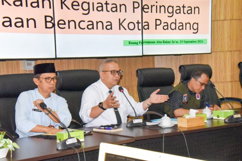 Penjabat (Pj) Wali Kota Padang, Andree Algamar memimpin rapat persiapan HKB Kota Padang di Aula Abu Bakar Jaar, Balai Kota Padang, Aie Pacah. (Foto: Prokopim Padang)