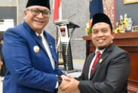 Pj Wali Kota Padang Andree Algamar bersama Ketua DPRD Padang Muharlion. (Foto: Prokopim Padang)