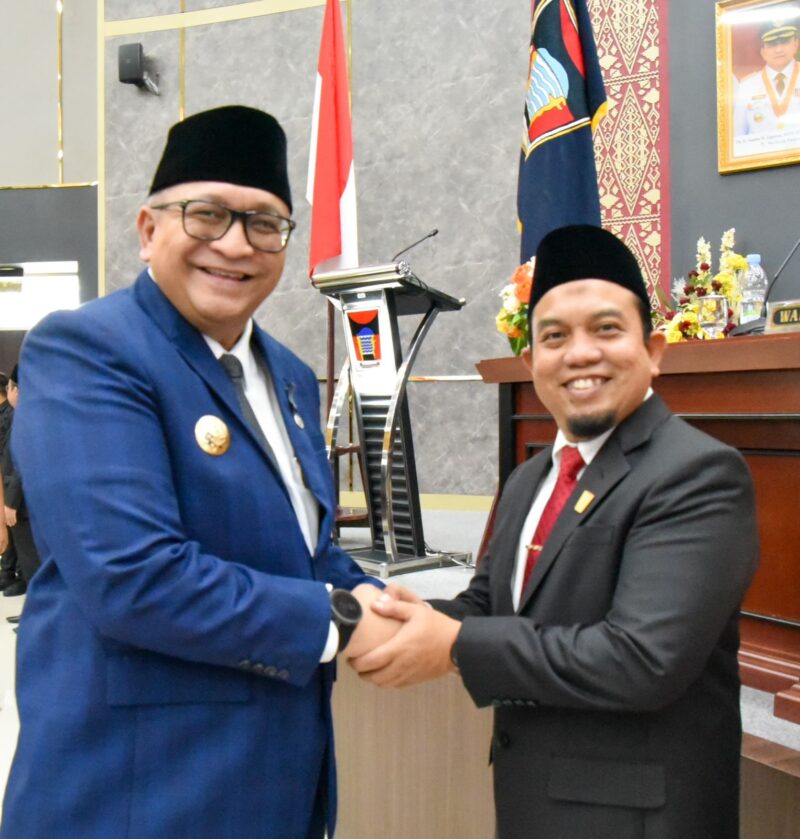 Pj Wali Kota Padang Andree Algamar bersama Ketua DPRD Padang Muharlion. (Foto: Prokopim Padang)