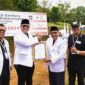 Penjabat (Pj) Wali Kota Padang Andree Algamar menerima penghargaan Lencana Jasa Pratama dari PMI Kota Padang. (Foto: Prokopim Padang)