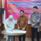 Penandatanganan MoU Pengawasan Partisipatif antara Bawaslu Sumbar dengan Prodi Ilmu Politik Fisip Unand. (Foto: Ist)