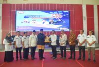 Pj Wali Kota Padang Andree Algamar bersama Ketua KPI Ubaidillah saat acara Gerakan Literasi Sejuta Pemirsa . (Foto: Prokopim Padang)