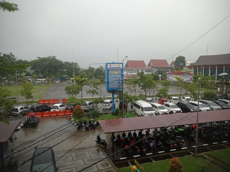 Hujan dengan intensitas sedang hingga lebat mengguyur Kota Padang. (Foto: BPBD Padang)