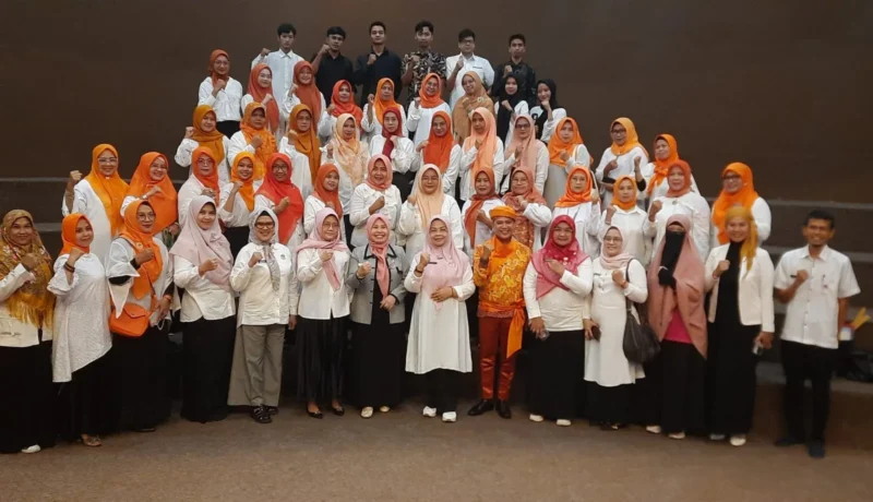 Pembukaan Workshop Fashion Design bagi Pelaku Ekonomi Kreatif di Theater Mini Gedung Youth Center Padang, Rabu (18/9). 