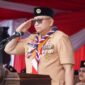 Pj Wali Kota Padang Andree Algamar memimpin Apel Besar Hari Pramuka ke-63 Tingkat Kota Padang. (Foto: Prokopim Padang)