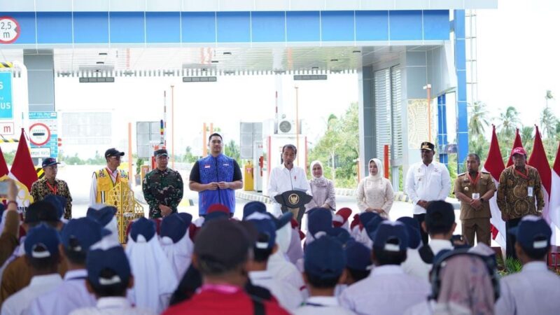 Presiden Jokowi meresmikan Jalan Tol Sigli-Banda Aceh. (Foto: Hutama Karya)