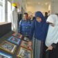 Istri almarhum Achirul Yahya, Ny. Noer Moesalmi dan keluarga mengunjungi arsip statis di Balaikota lama. (Foto: Prokopim Padang)