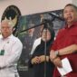 Direktur Penyidikan Jampidsus Kejagung Abdul Qohar (kanan) bersama Kapuspenkum Kejaksaan Agung Harli Siregar (kiri) dalam konferensi pers di Gedung Kejaksaan Agung, Jakarta, Rabu (23/10/2024). (Foto: Antara/Nadia Putri Rahmani)