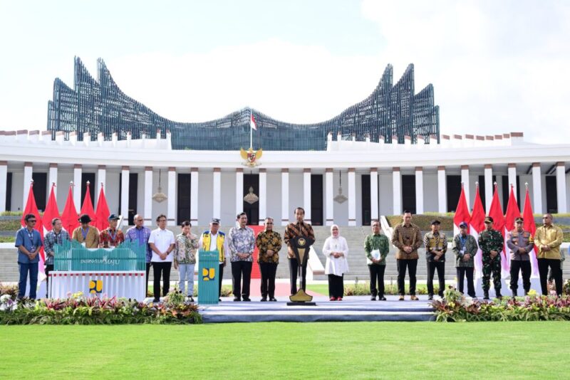 Presiden Joko Widodo (Jokowi) didampingi Ibu Iriana Joko Widodo meresmikan Istana Negara Ibu Kota Nusantara (IKN), Jumat (11/10/2024). (Foto: BPMI Setpres/ Muchlis Jr)