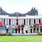 Presiden Joko Widodo (Jokowi) didampingi Ibu Iriana Joko Widodo meresmikan Istana Negara Ibu Kota Nusantara (IKN), Jumat (11/10/2024). (Foto: BPMI Setpres/ Muchlis Jr)