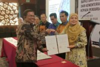 Dekan Fakultas Teknik ITP, Prof Maidiawati saat penandatanganan dokumen kerja sama antara ITP dan Kementerian ATR/BPN. (Foto: ITP)