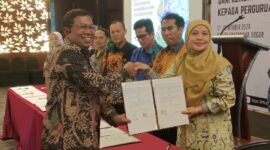 Dekan Fakultas Teknik ITP, Prof Maidiawati saat penandatanganan dokumen kerja sama antara ITP dan Kementerian ATR/BPN. (Foto: ITP)
