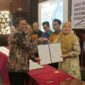 Dekan Fakultas Teknik ITP, Prof Maidiawati saat penandatanganan dokumen kerja sama antara ITP dan Kementerian ATR/BPN. (Foto: ITP)