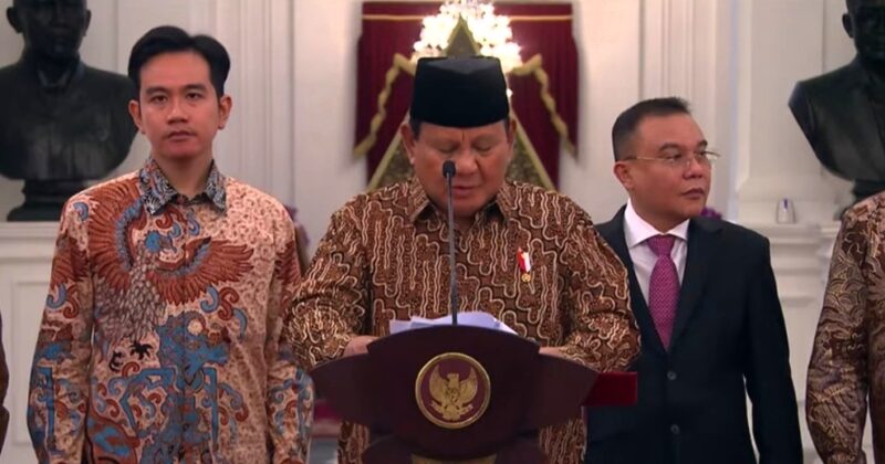 Presiden Prabowo Subianto mengumumkan nama-nama wakil menteri Kabinet Merah Putih di Istana Kepresidenan Jakarta, Minggu (20/10/2024). (Tangkapan layar YouTube Sekretariat Presiden)