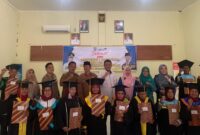 Wisuda angkatan pertama Sekolah Lansia di Kabupaten Pasaman Barat. (Foto: Diskominfo Pasbar)
